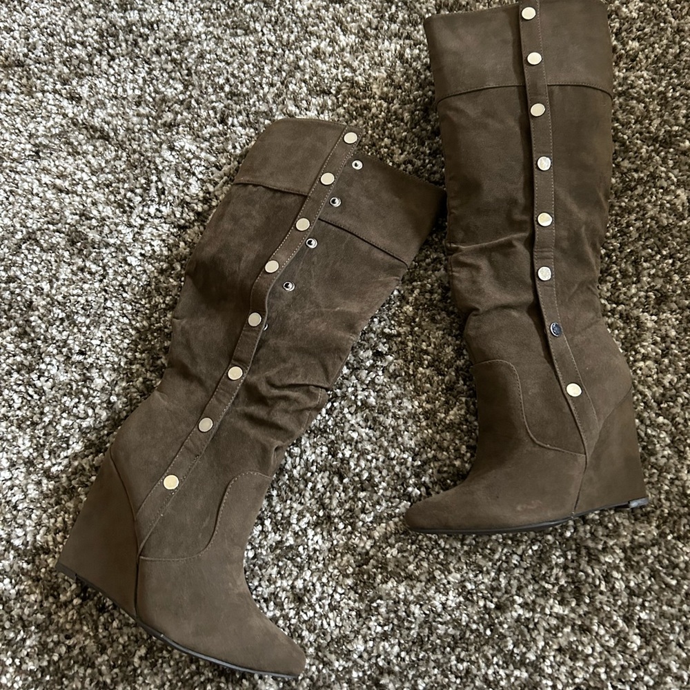 NEW Women’s Olive Wedge Knee High Suede Textured Boot With Button Hardware